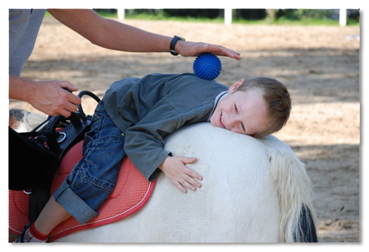 Spass und Spiel mit Pferden in der Therapie